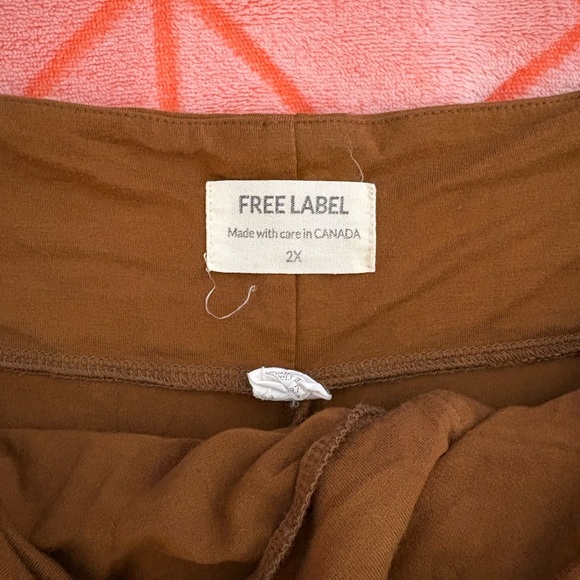 Free Label Reese Sweats - Picture 3 of 6
